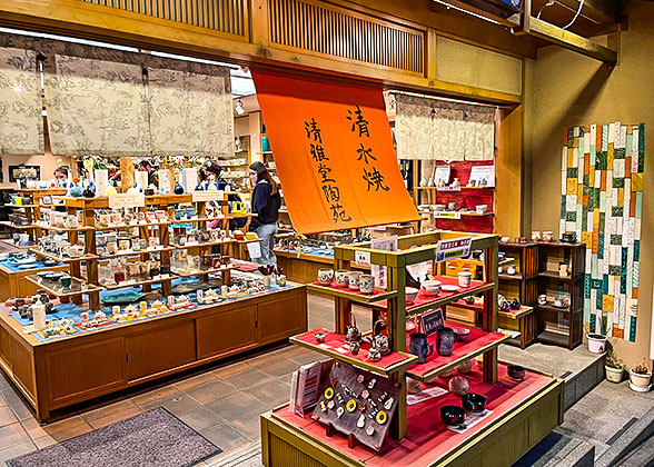 Pottery shop on Ninenzaka and Sannenzaka
