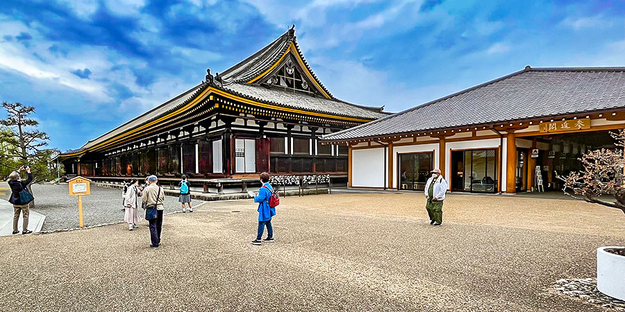 A panoramic view of Sanjusangendo Temple