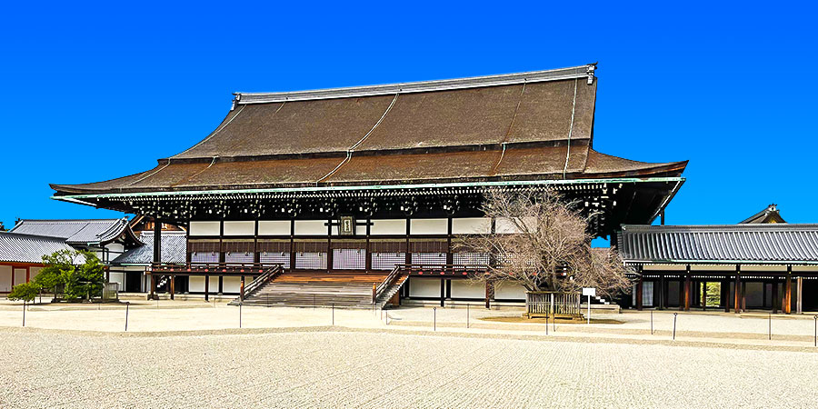 Shinshinden hall and two trees in the front