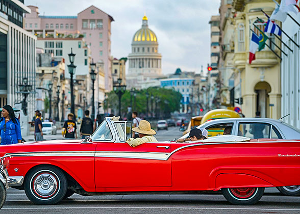 Havana City Tour by American Vintage Car