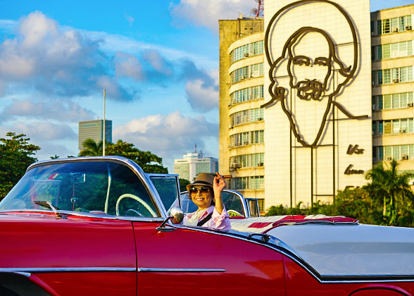 Havana City Tour by American Vintage Car