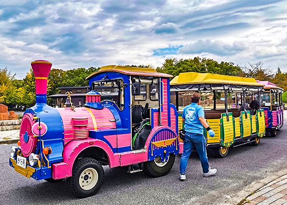 Road Train in Osaka Castle