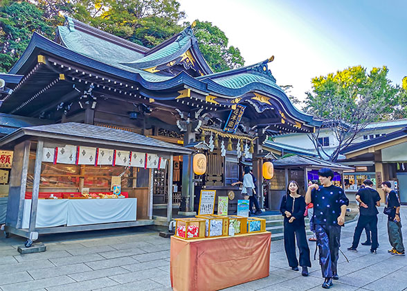 Visitors before the Shrine on Enoshima Island