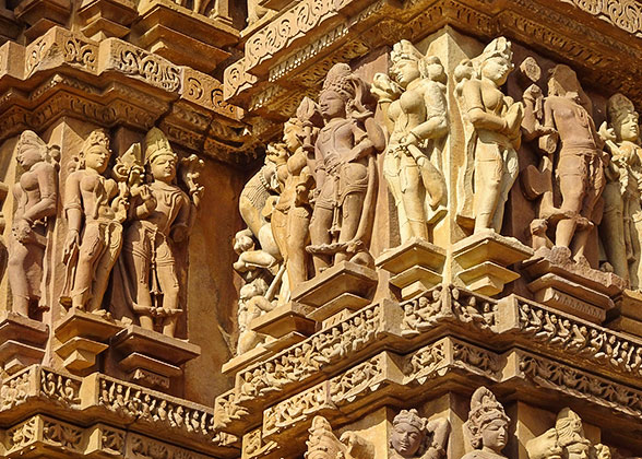 Vivid Statues on the Temple