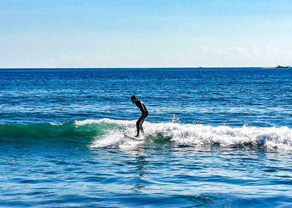 The Surfer on the Sea near Kamakurakoko-Mae Station