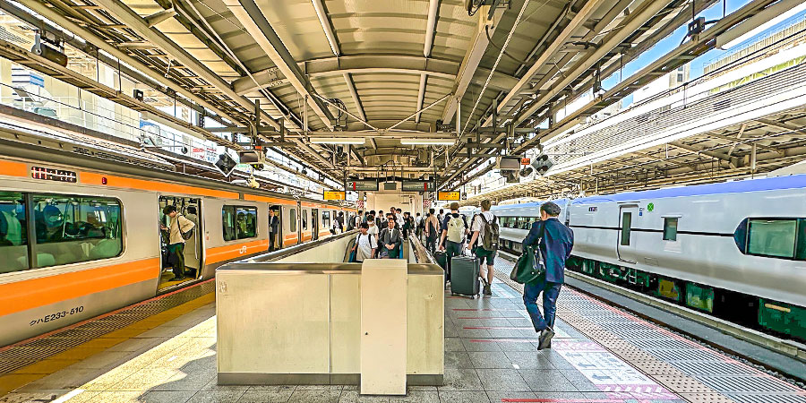 Platforms at JR Shinjuku Station
