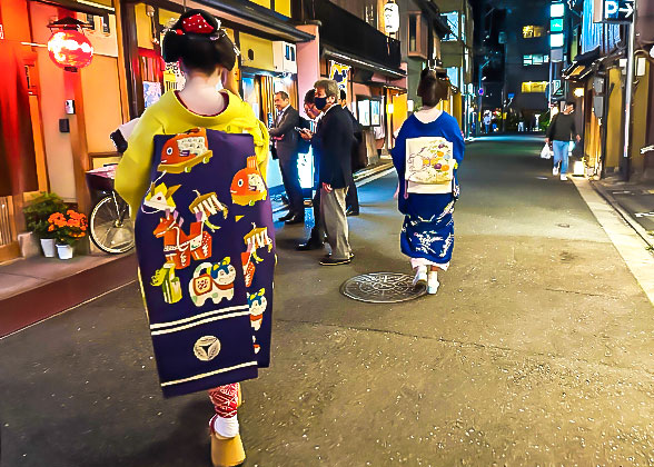 Geiko & Maiko at Gion District