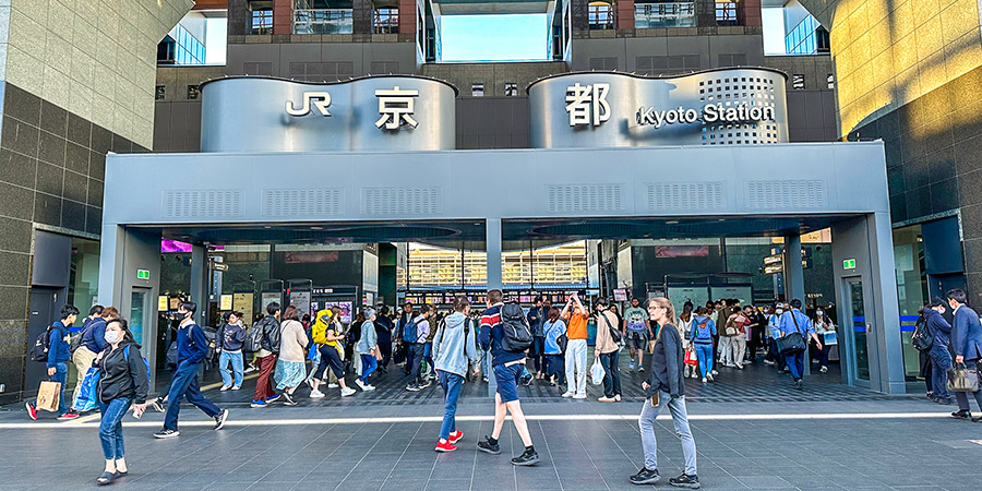 The crowds at the gate of Kyoto Station