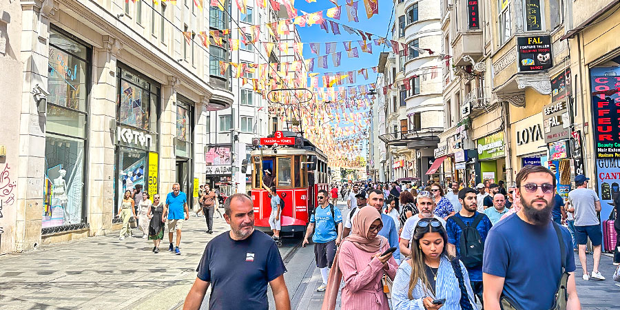 Lively Isiklal Caddesi Avenue