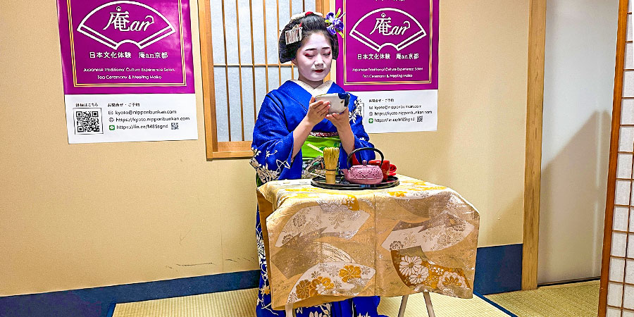 Japan Tea Ceremony by a Maiko