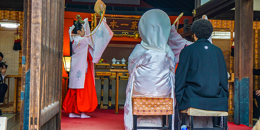 A couple is holding a Japanese wedding