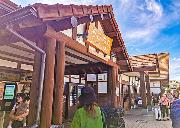Visitors before Kawaguchi Station