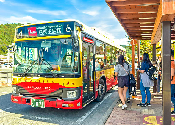 Sightseeing Bus at Lake Kawaguchi