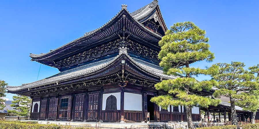 The grand building in Kennin-ji Temple