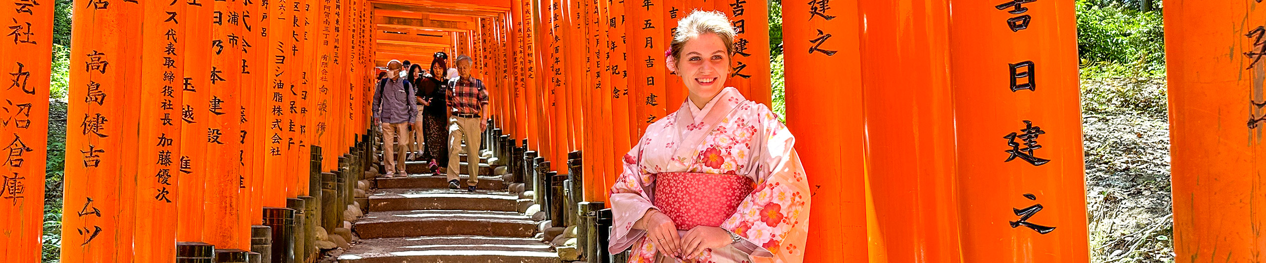 Foreign visitor in Fushimi Inari Taisha