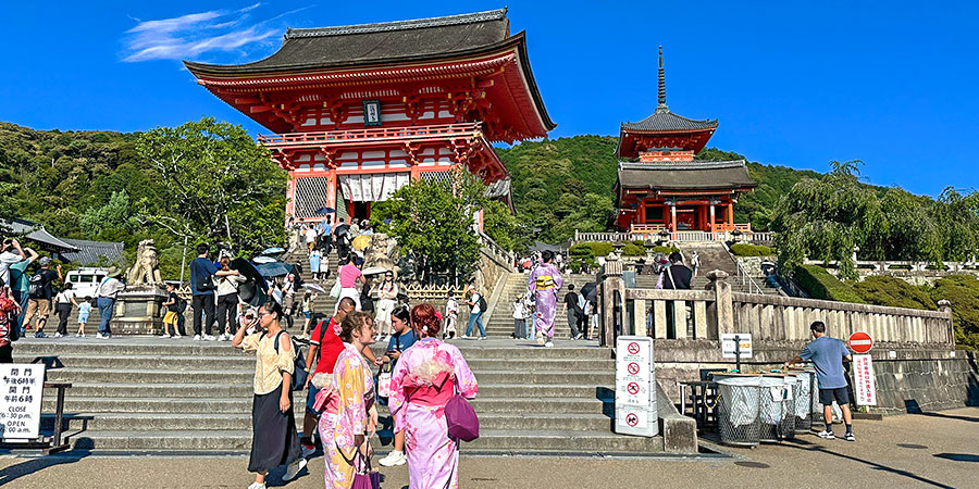 To Kiyomizu-dera Temple, Kyoto