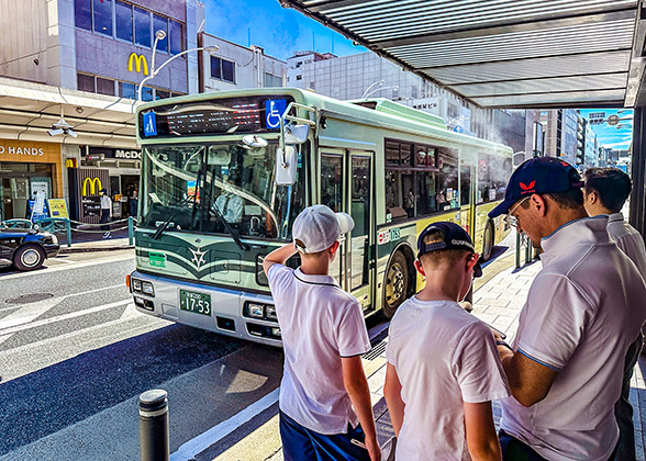 Waiting passengers and approaching Kyoto City Bus