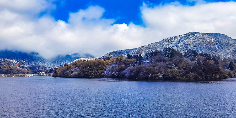 Lake Ashi on a clear day
