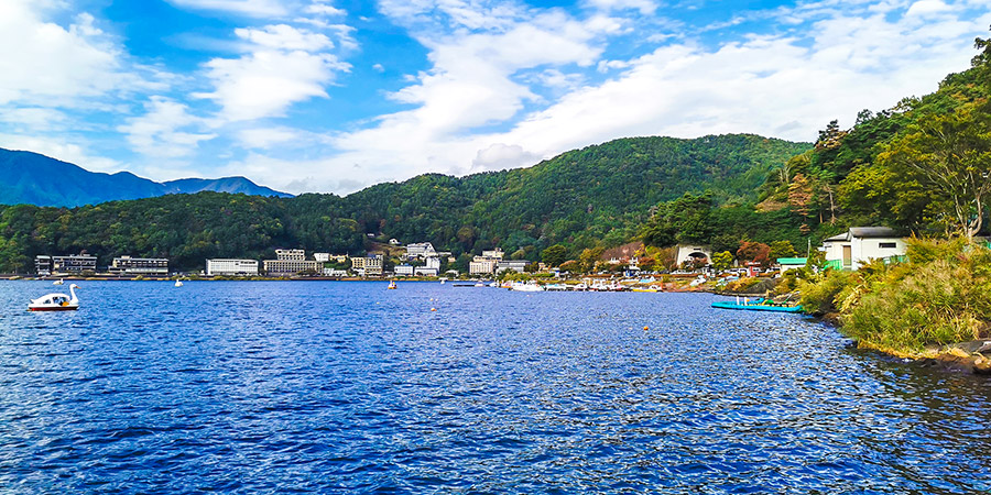 Lake Yamanaka on clear days