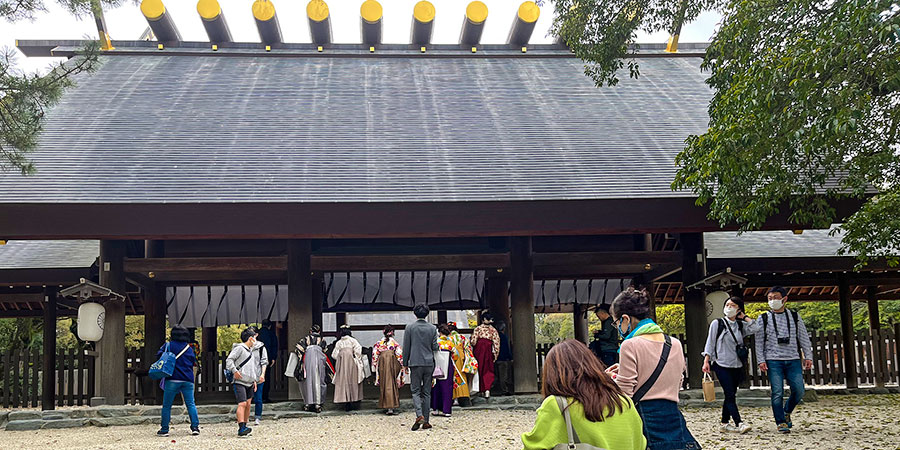 Lively Atsuta Jingu Shrine