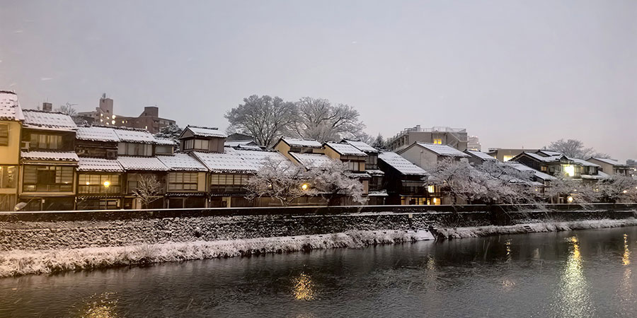 A Snowy Night in Hyuga City