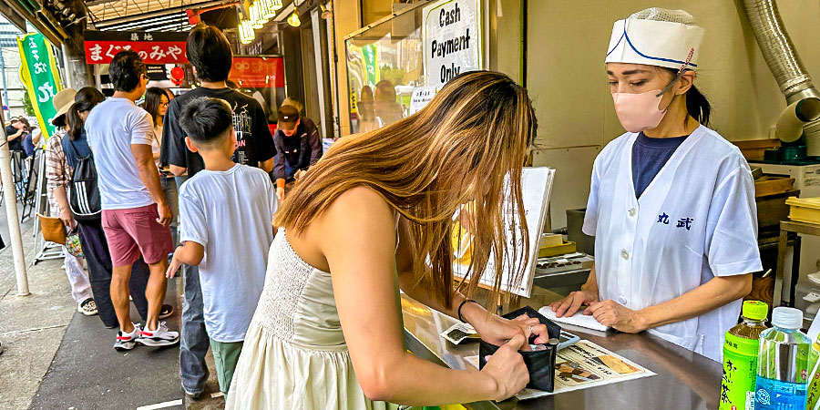 Paying & Strolling around Tsukiji Outer Market, Tokyo