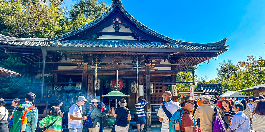 Visitors are making praying