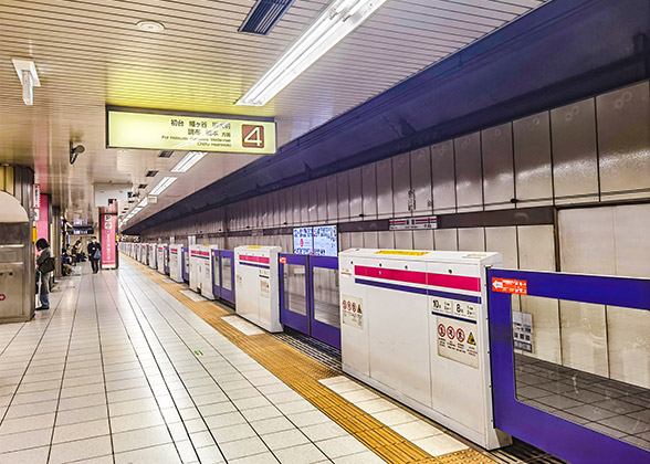 The clean subway platform at one station