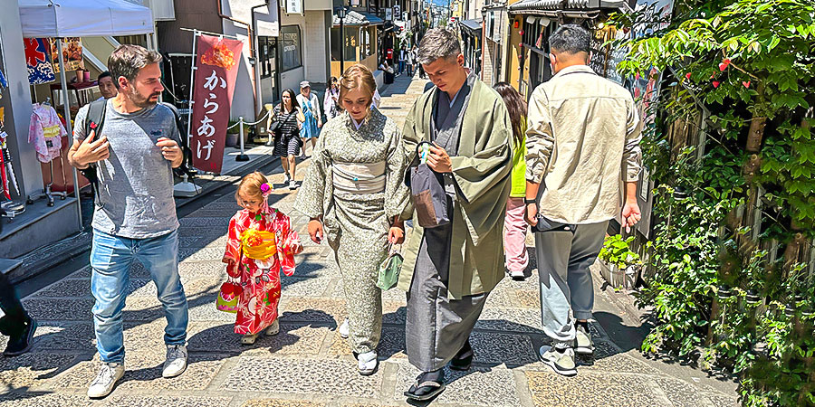 Oversea Tourists in Kyoto