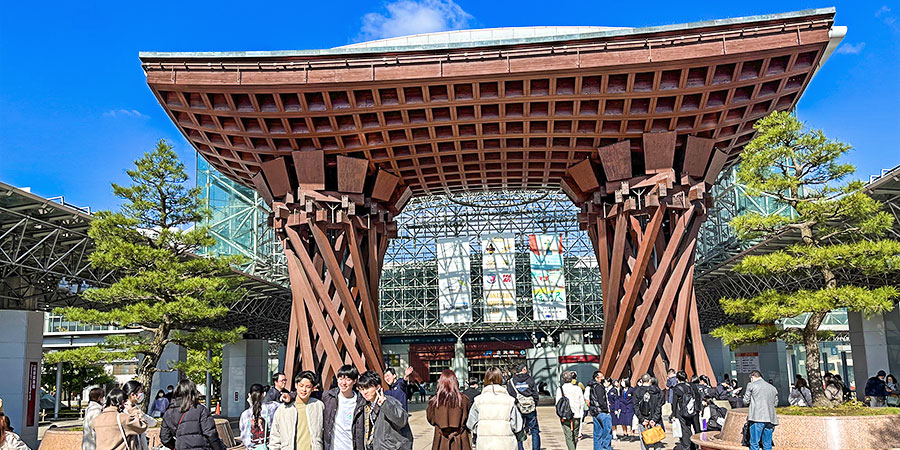 Tsuzumi-mon Gate