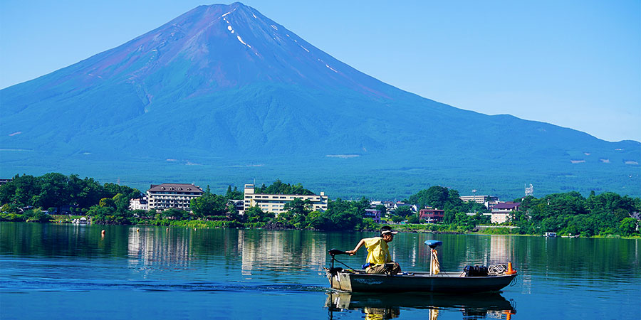 Canoe on Lake Kawaguchi