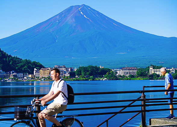 Cycling Along the Lakeshore