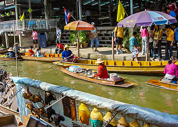 Damnoen Saduak Floating Market