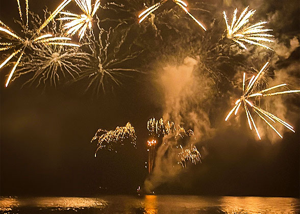 Lake Toya Long-Run Fireworks Festival