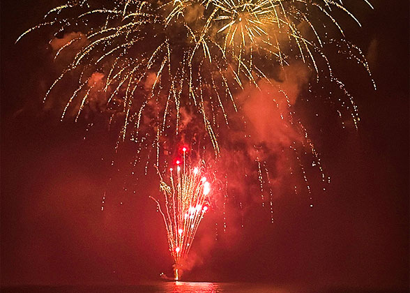 Lake Toya Long-Run Fireworks Festival