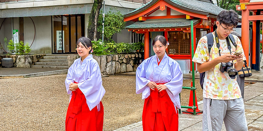 Working Staff in Hakone's Shrines