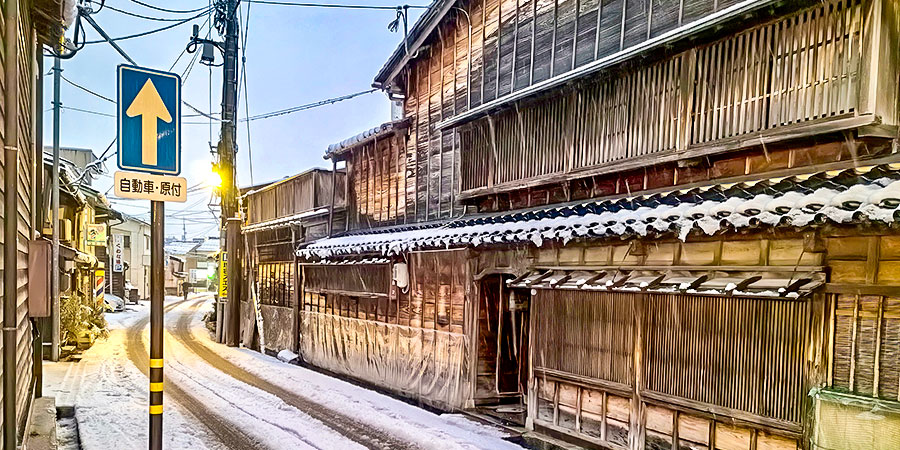 Higashichaya Old Town on Snowy Day