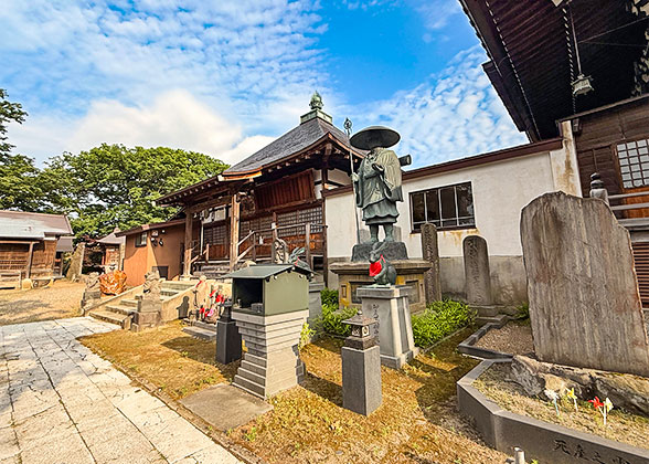 Courtyard of Saishoin Temple