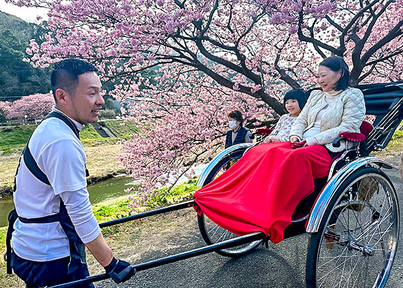 Take Rickshaw along Lake Kawaguchiko