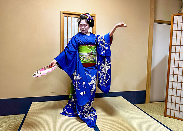 Geisha Dancing