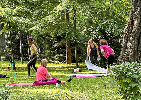 Local people are having a picnic in the park.