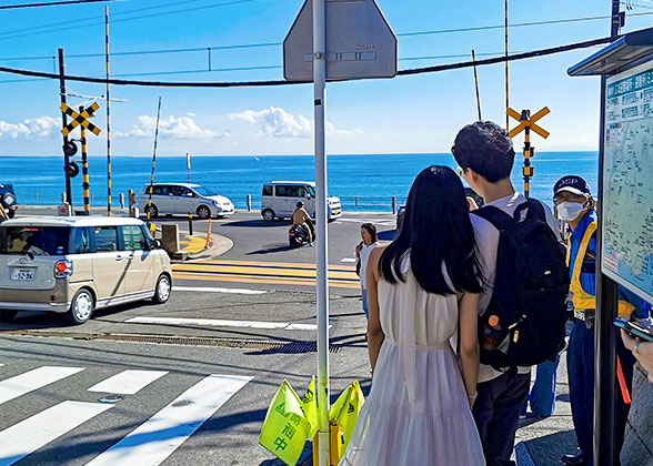 Long Queues at Popular Photo Spot
