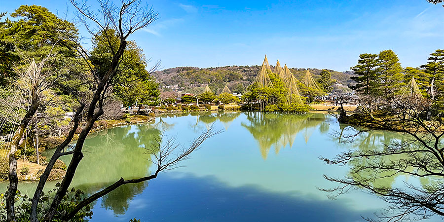 Kenroku-en Garden on Sunny Day