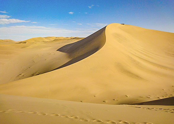 Khongor Sand Dunes