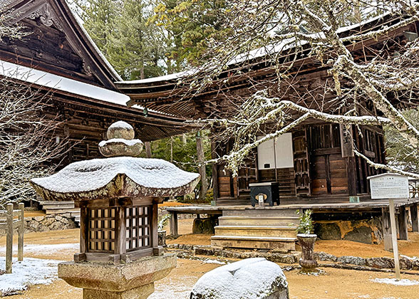 Snow Scenery in Kyoto's Temple