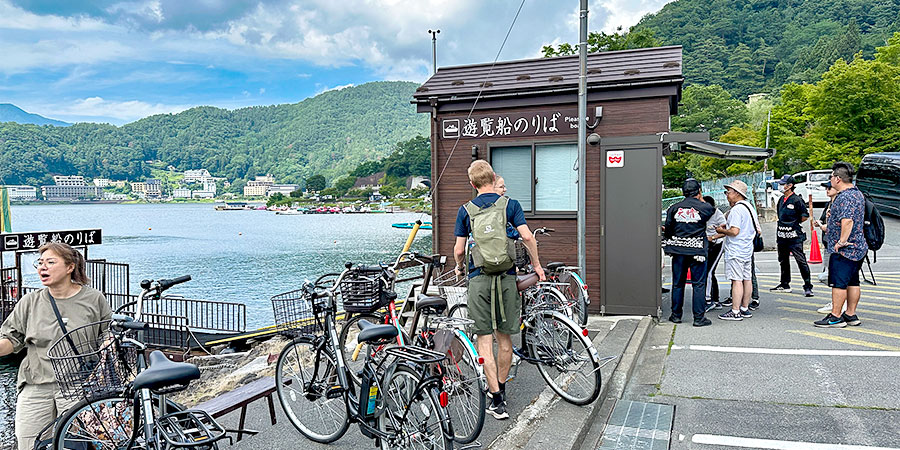 Cyclers by the Lakeside