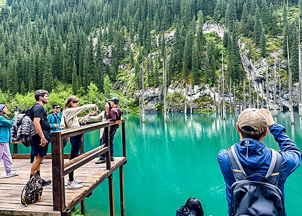 Visitors in Lake Kayyndy