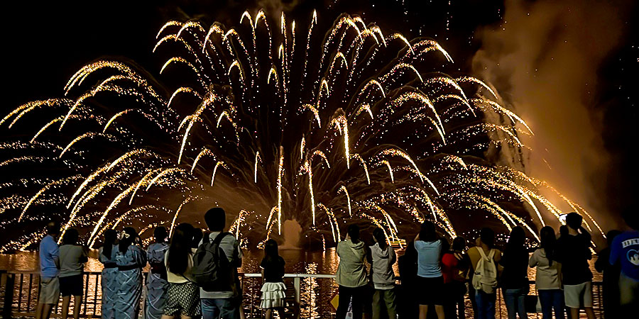Lake Toyako Long Run Fireworks Display