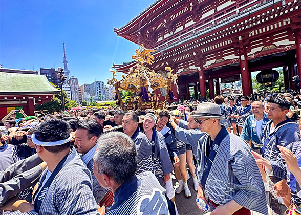 Lively Processions during Sanja Matsuri