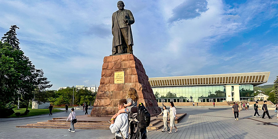 Monument to Abai Qunanbaiuli